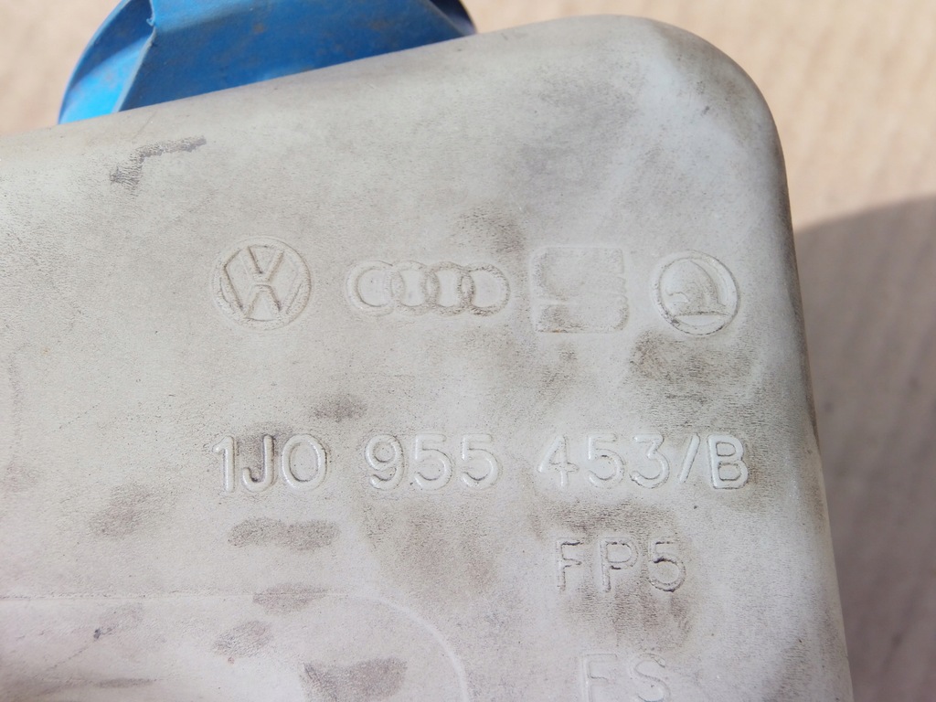 фото №7, Бак омывателя 1j0955543b audi a3 8l 1.6 benz