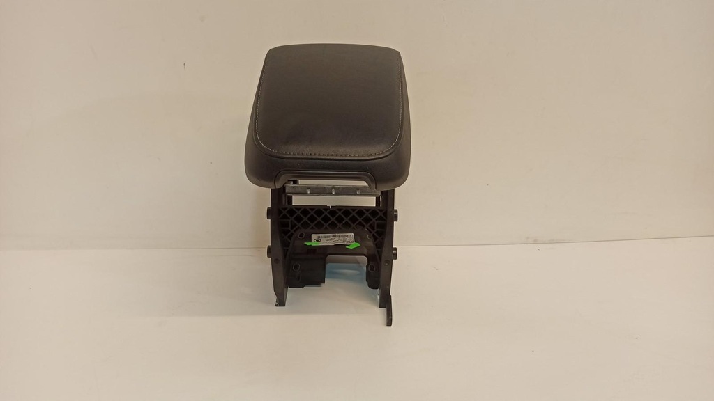 фото №1, Volvo v40 ii подлокотник