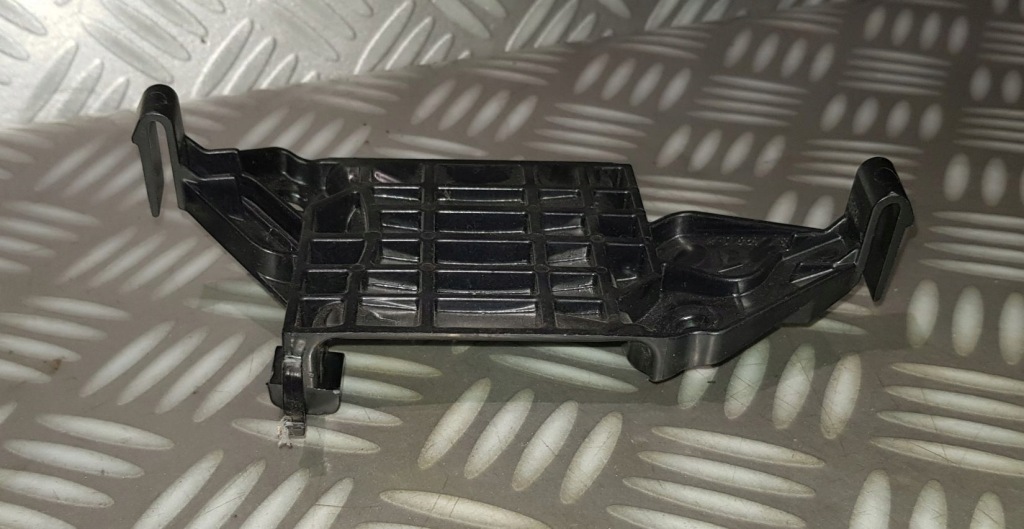 Audi a6 c6 кронштейн   кронштейн porowadnica поперечина ліва перед 4f0857781 в Україні