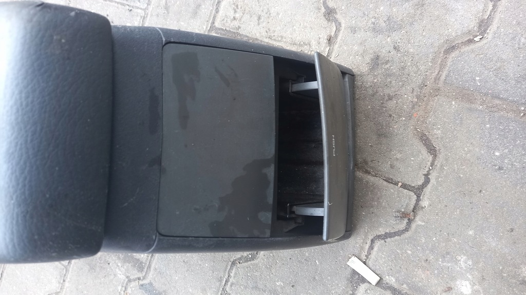 фото №4, Підлокітник volvo v40 01r kombi