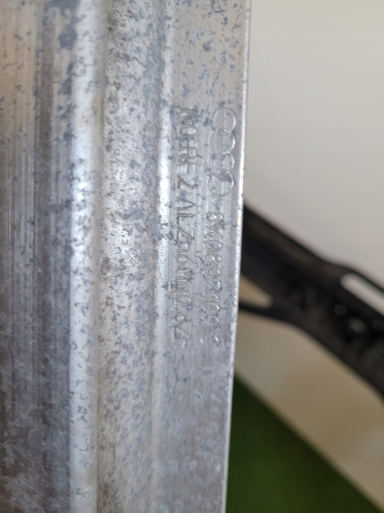 Audi a1 8xa lift pas передний усилитель передний балка бампера 8xa805588 в Украине