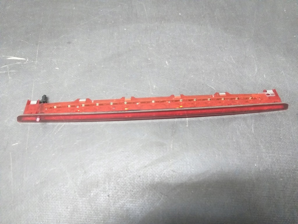 фото №2, Крышка багажника задняя свет стоп skoda rapid 5jj945097a