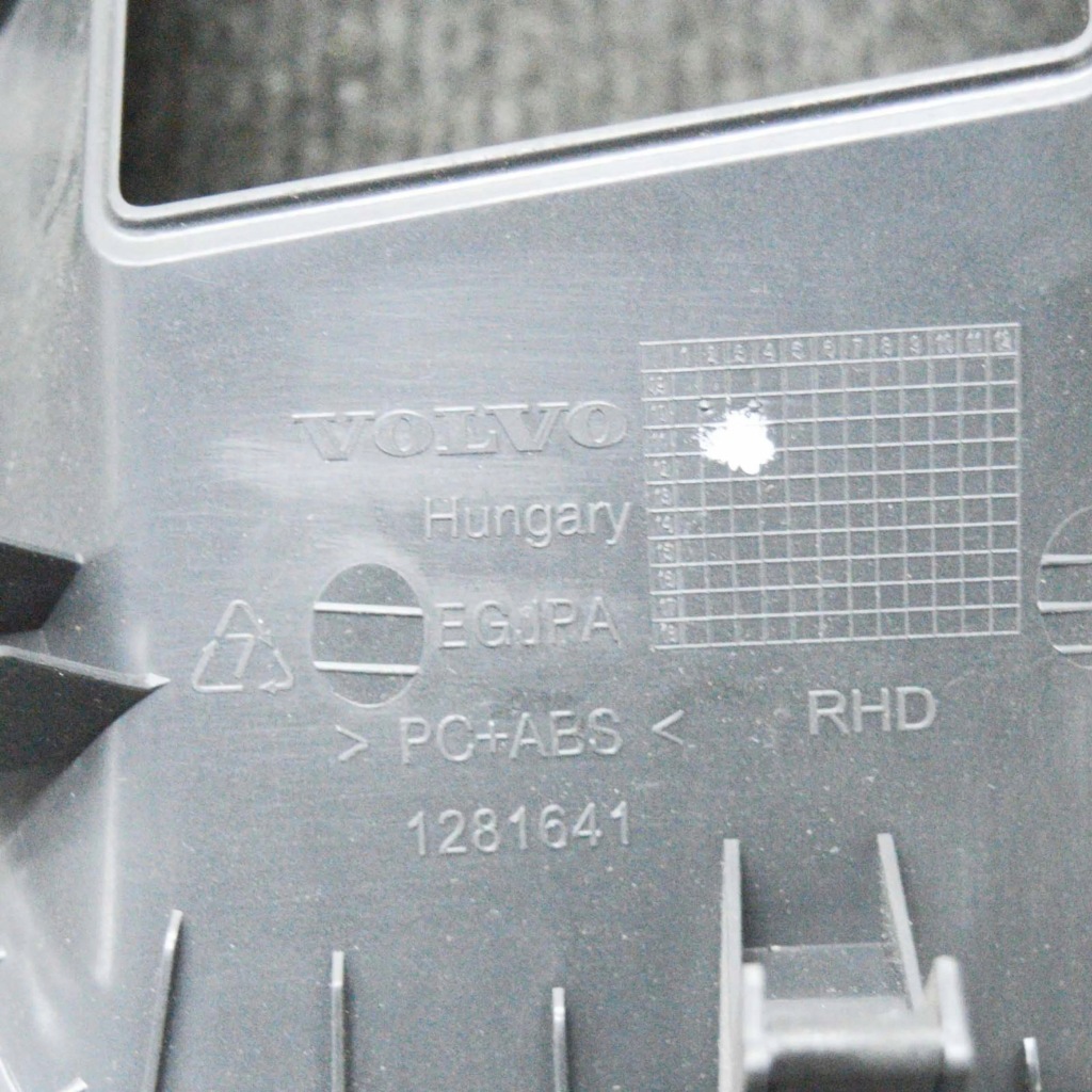 фото №6, Volvo v60 2011 консоль средняя / радио / gps