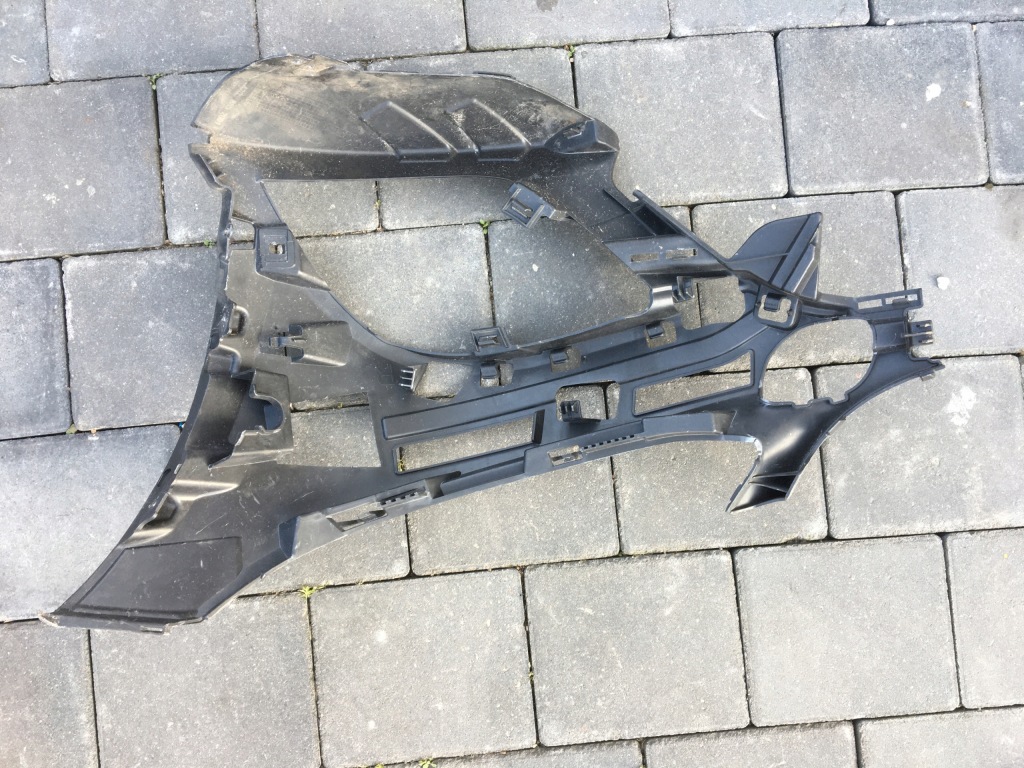 фото №1, Mercedes w205 направляющая бампера перед правый