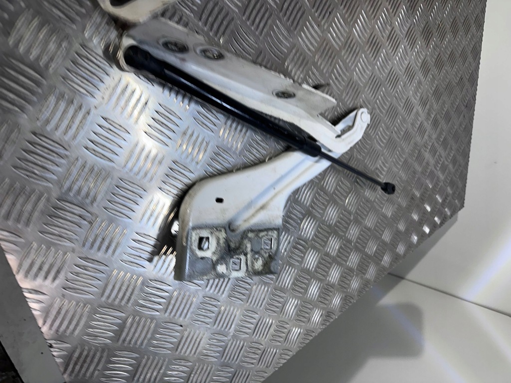 фото №6, Петлі капот перед jaguar f-pace