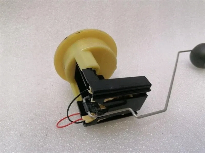 Ferrari gtc4 lusso t 3.9 v8 f151m реле пального 273540 передавач пального Недорого