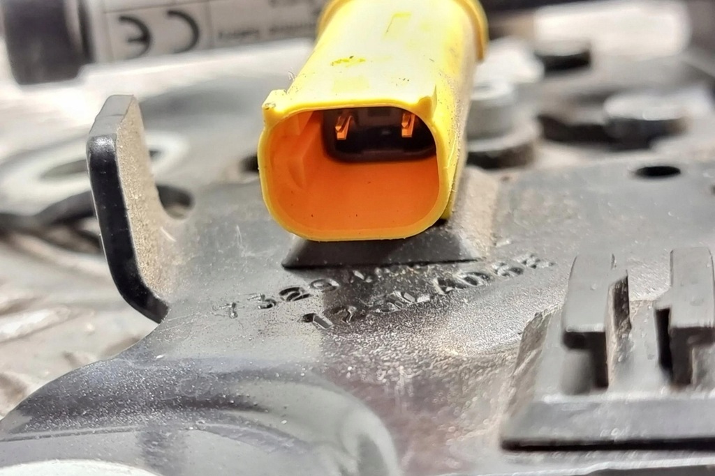 фото №7, Правый петля капот bmw x1 f48 0589p1000095 2.0l дизель 2016