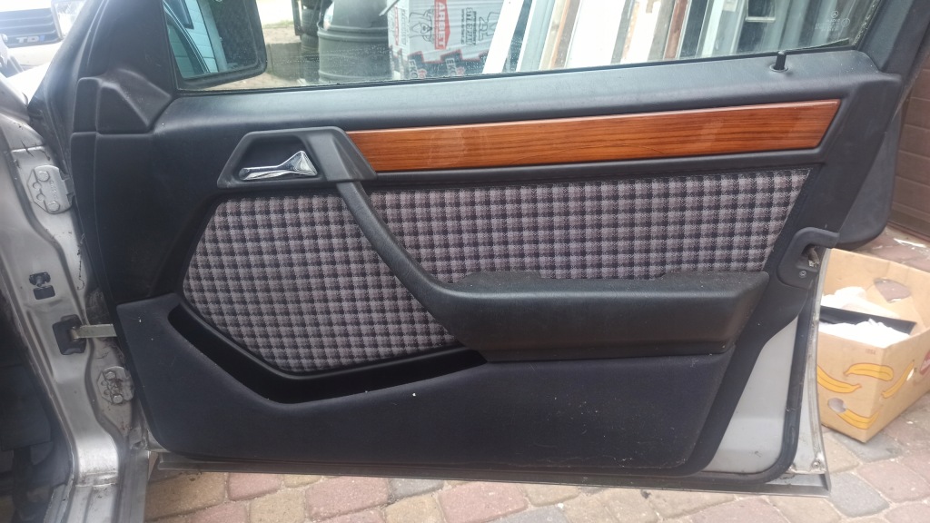 фото №1, Mercedes w124 обшивки обивка дверь динамик sedan kombi обшивка sport-line
