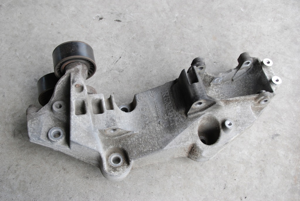 фото №1, Laguna iii кронштейн натяжитель генератора 8200527320