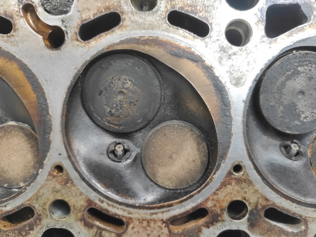 Комплектная головка цилиндров 1743987 вал m43b19 bmw 3 e46 1.9 m43b19 Цена