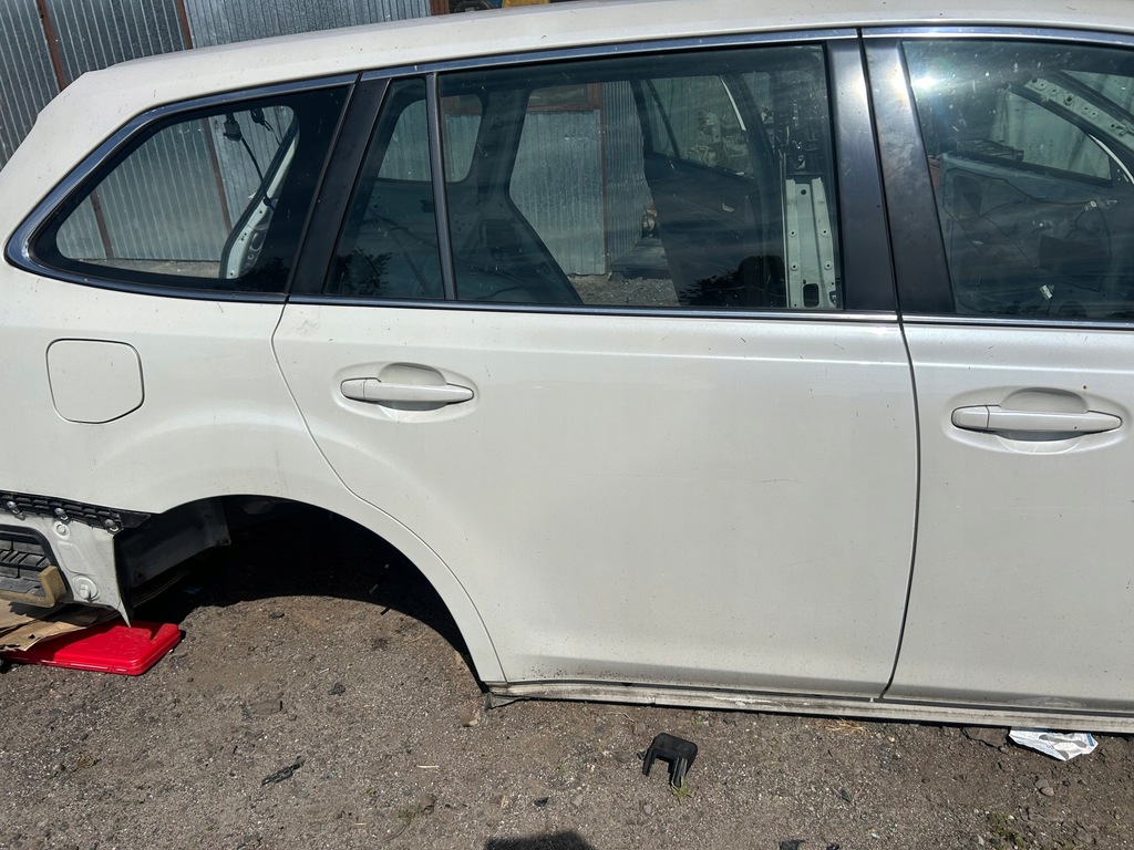 фото №1, Subaru legacy v двері правий задня 37j