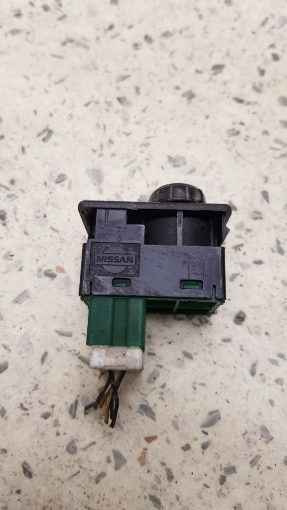 фото №3, Кнопка регулировки зеркал primera p11 lift