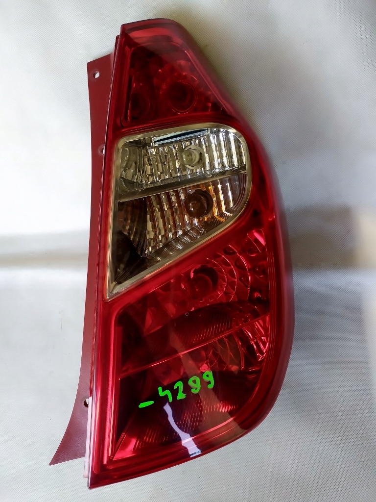 фото №1, Hyundai i10 lift 2012- лампа правая org. идеальное состояние