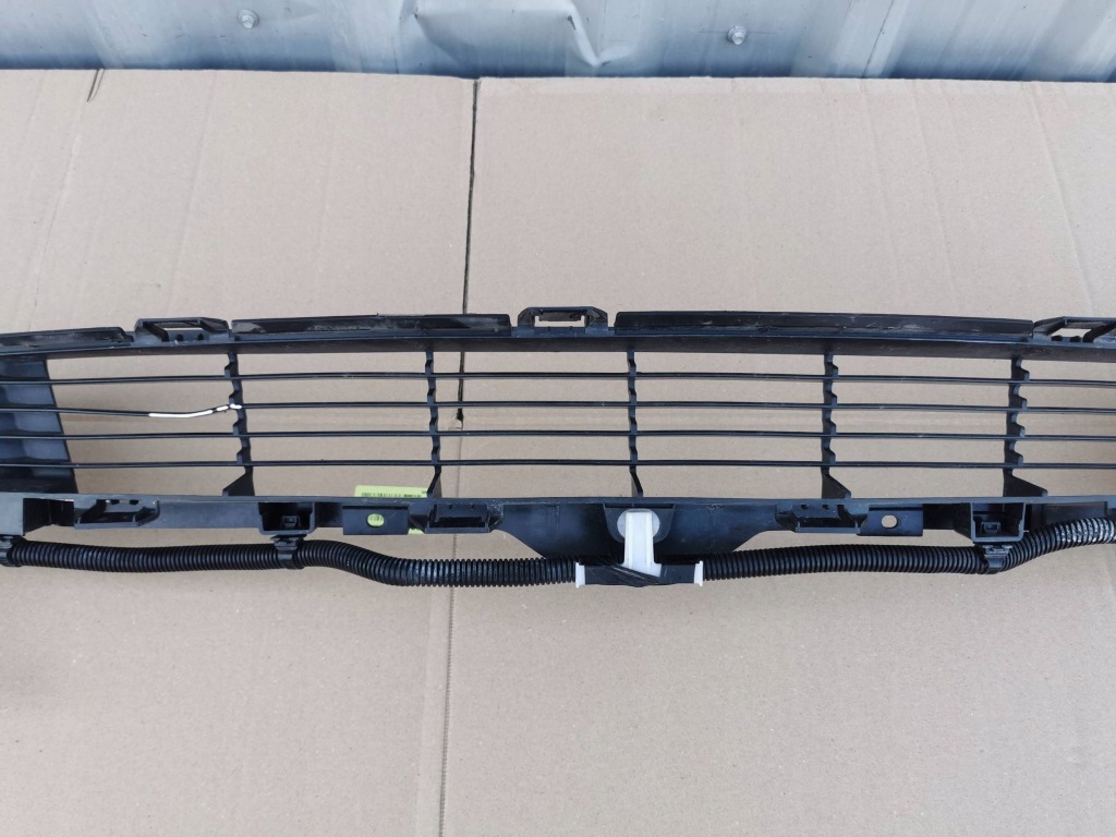 Купити Tesla model 3 17- решітка нижня бампера електропроводка 6xpdc перед 2067958-01-b