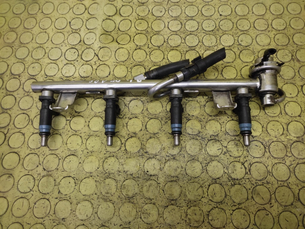 Купити Audi a4 b5 1.8 молдинг упорскування