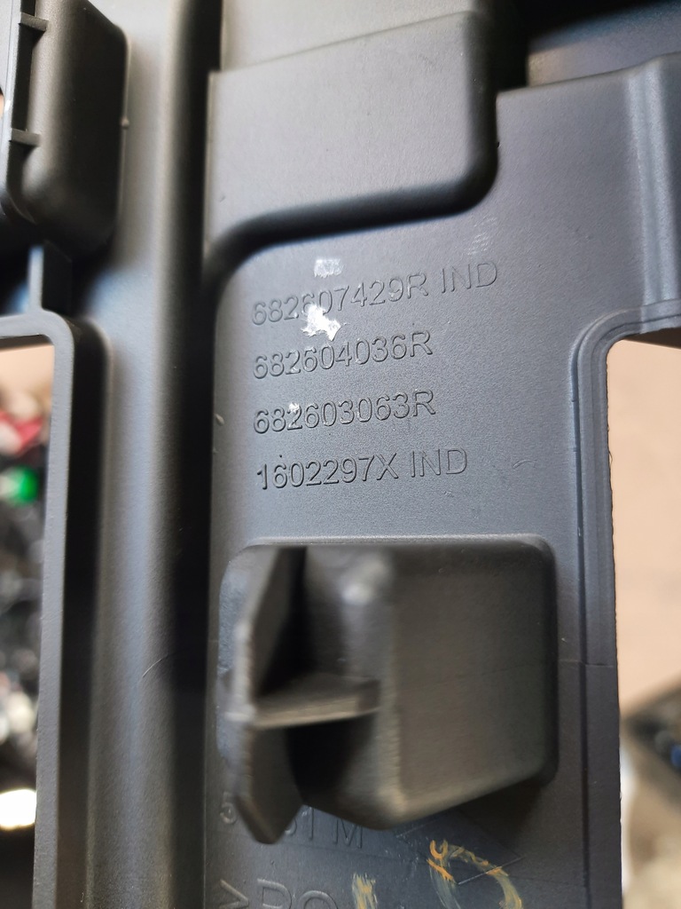 фото №7, Scenic iv 1.2 tce панель рамка тунель