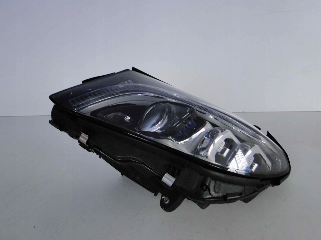 Mercedes c klasa 205 рестайлінг  фара ліва multibeam led Зі Шроту