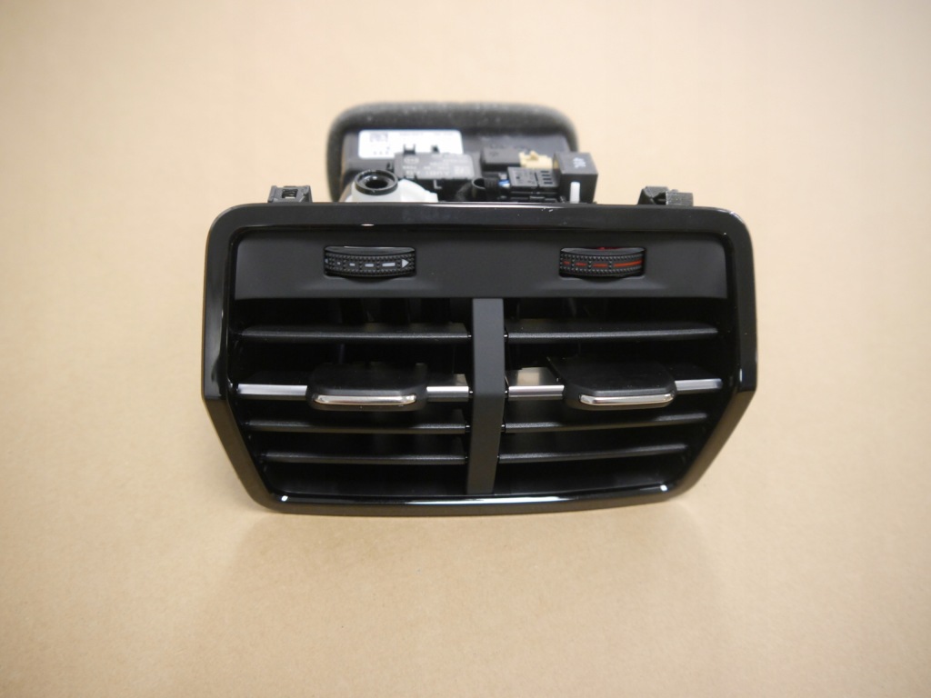фото №1, Audi q3 83a решётка обдув 83a819203a
