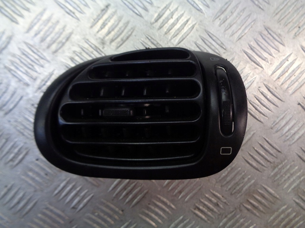 фото №1, Решётка обдув правая peugeot 206