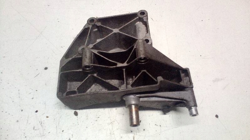 Кронштейн 1740725 bmw e38 Недорого