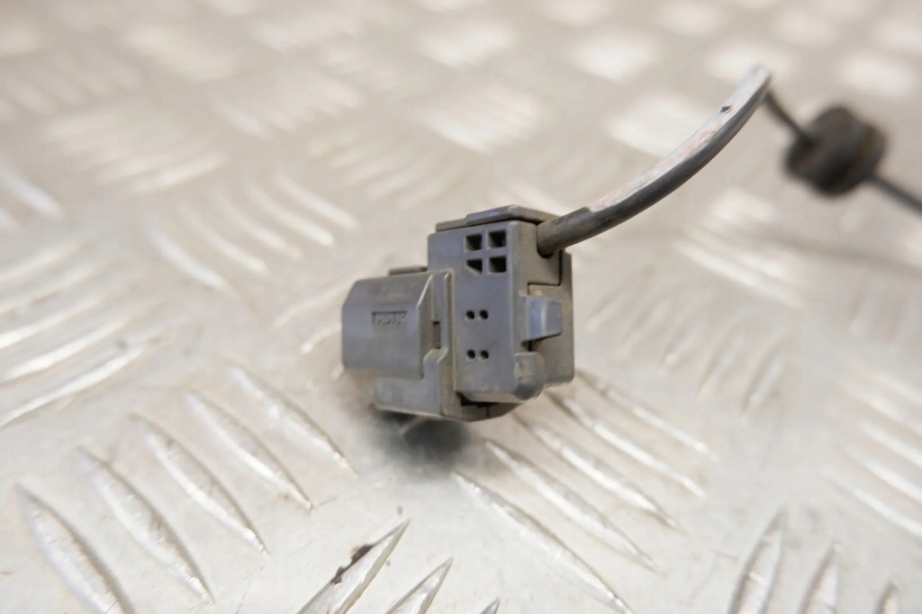 Купить Проводка заднего датчика abs toyota prius plus _w4_ 8951647100 1.8l