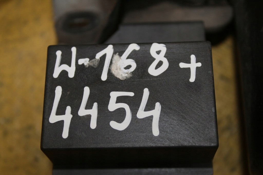 Механизм дворников перед a1688200242 w168 Киев