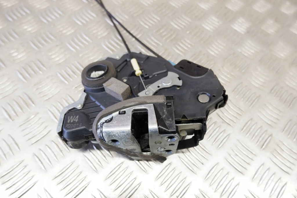 Замок лівих передніх двері toyota prius plus _w4_ 6904060220 1.8l Київ
