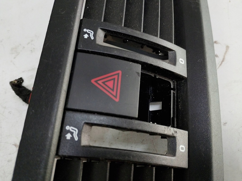 фото №5, Skoda roomster решётка обдув панель аварийных 5j0820957 europa