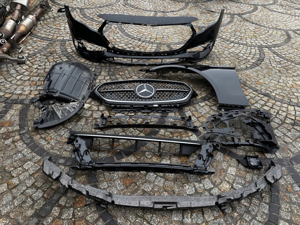 Купити Mercedes 214 e klasa amg решітка середня хром 2148853602 оригінал