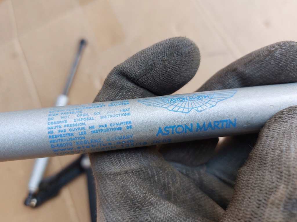 фото №5, Петля кришки задня лівий правий aston martin vantage 16r