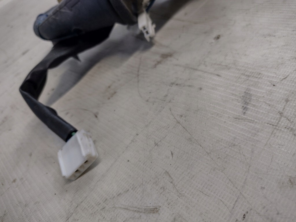 фото №10, Электропроводка дверь правый перед toyota prius ii 08r.