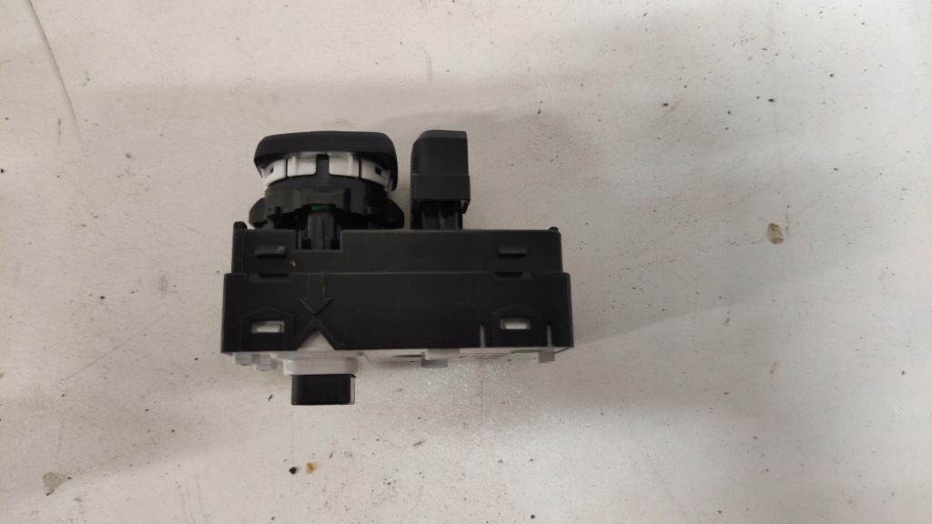 фото №1, Hyundai kona переключатель регулировка зеркал