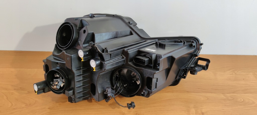 фото №2, Skoda оригинальный номер 57b941016a лампа передняя p