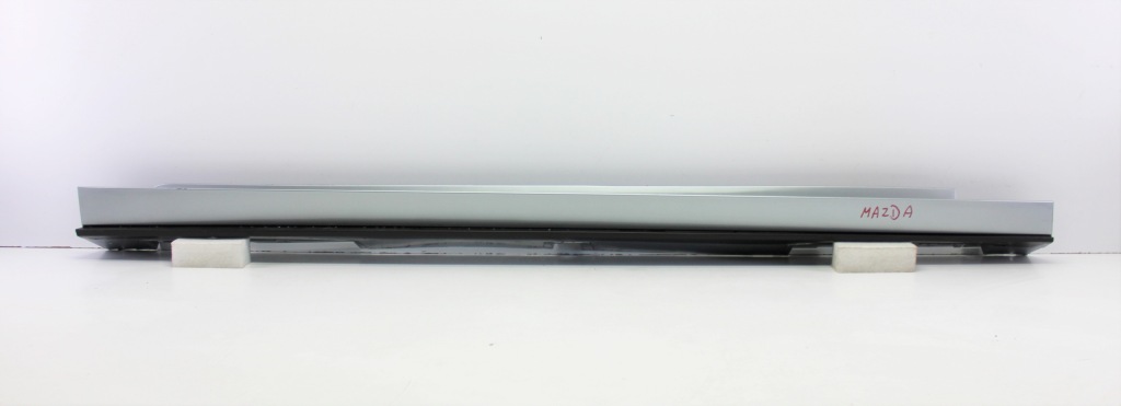 Купити Mazda 3 gt sport правий поріг молдинг поріг оригінал