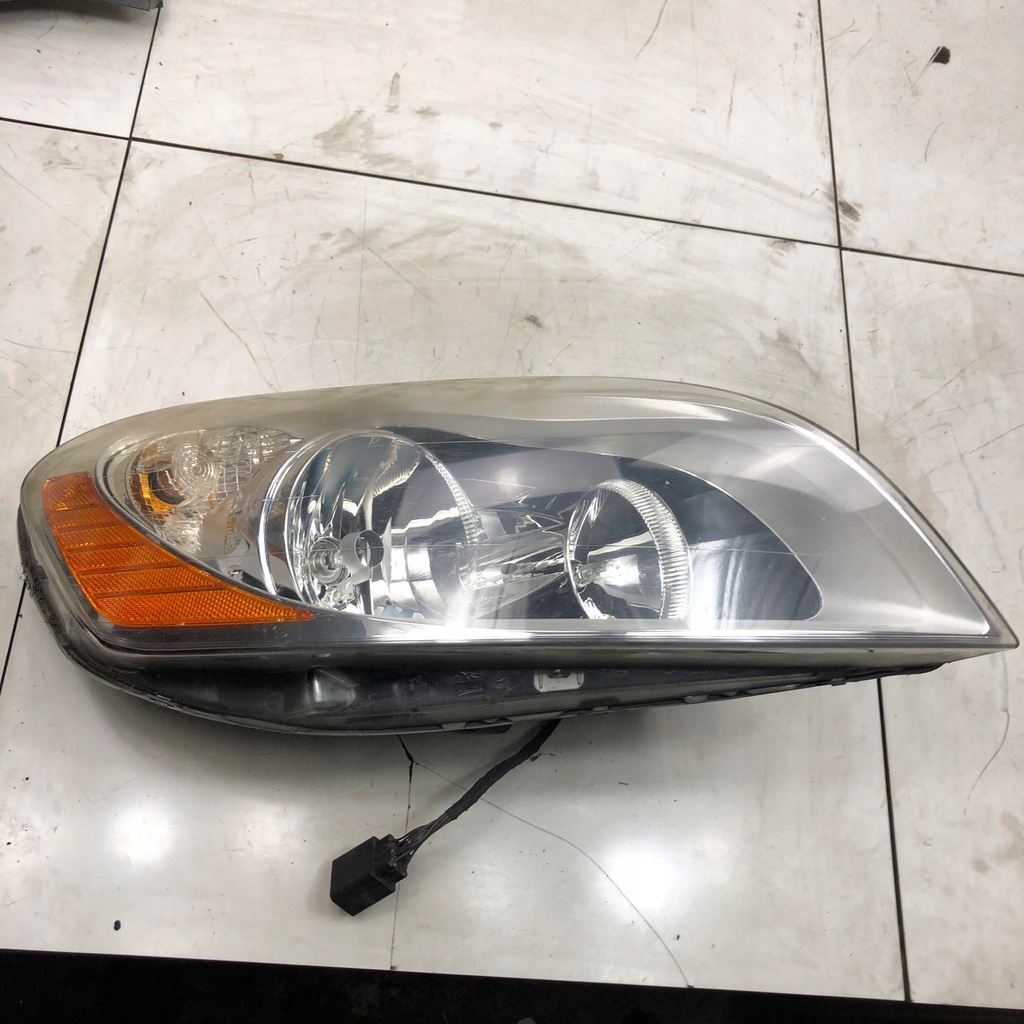фото №1, Лампа правый перед anglik xc60 i