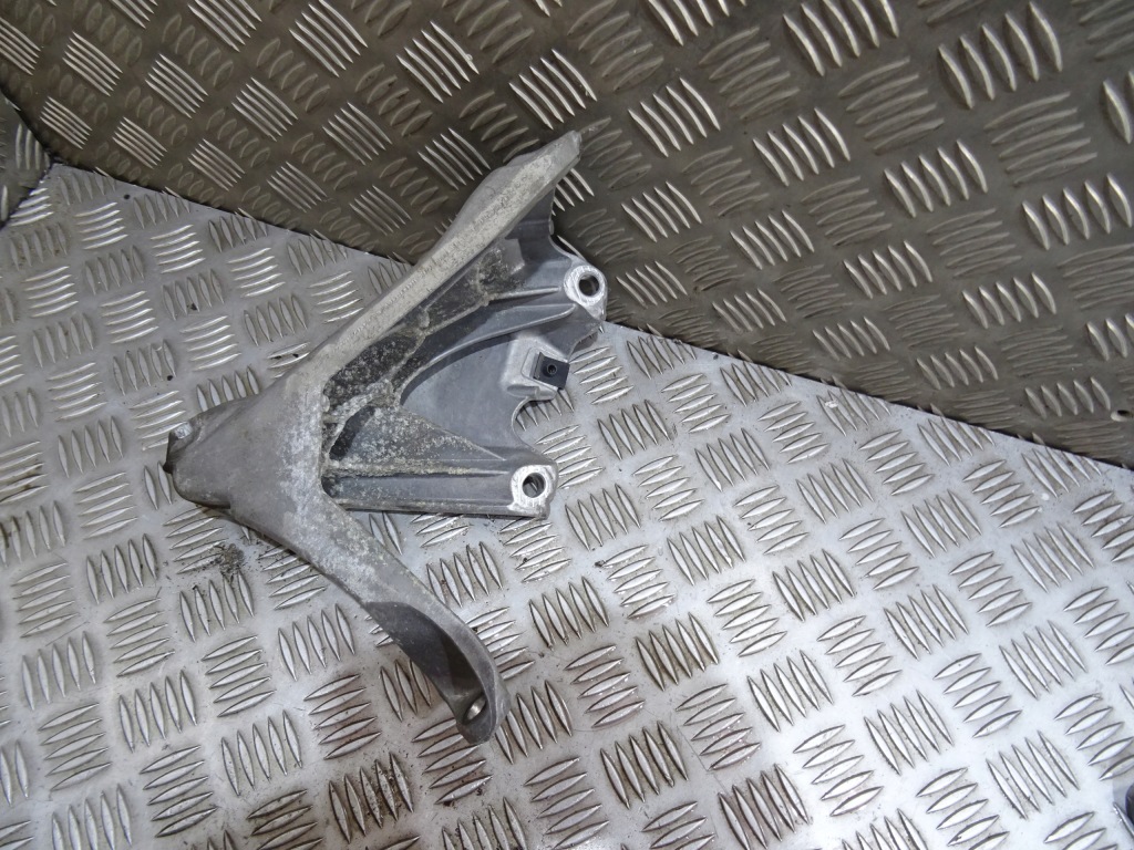 Купить Audi e-tron кронштейн подушка кронштейн 4ke199606h