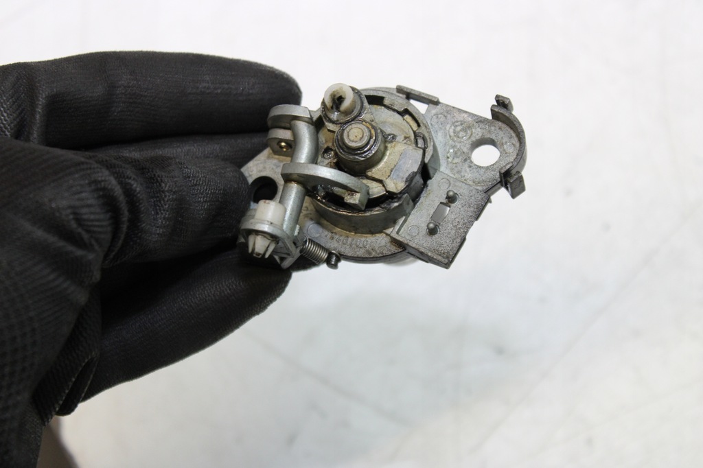 фото №8, Bmw e34 вкладка замка крышки багажника 1946100