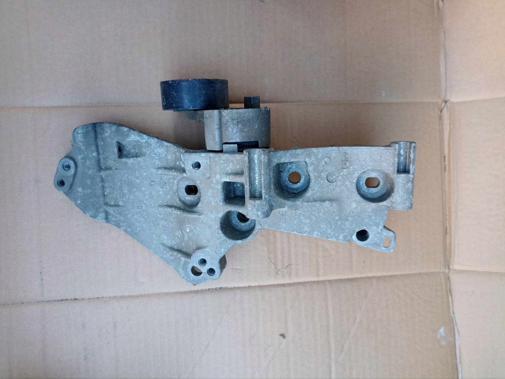 Купити Кронштейн кронштейн кронштейн подушка renault nissan