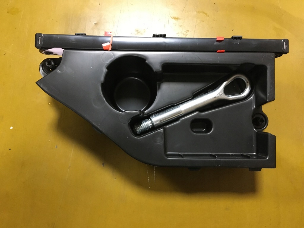 фото №1, Набор ремонтный багажника mercedes infiniti q30