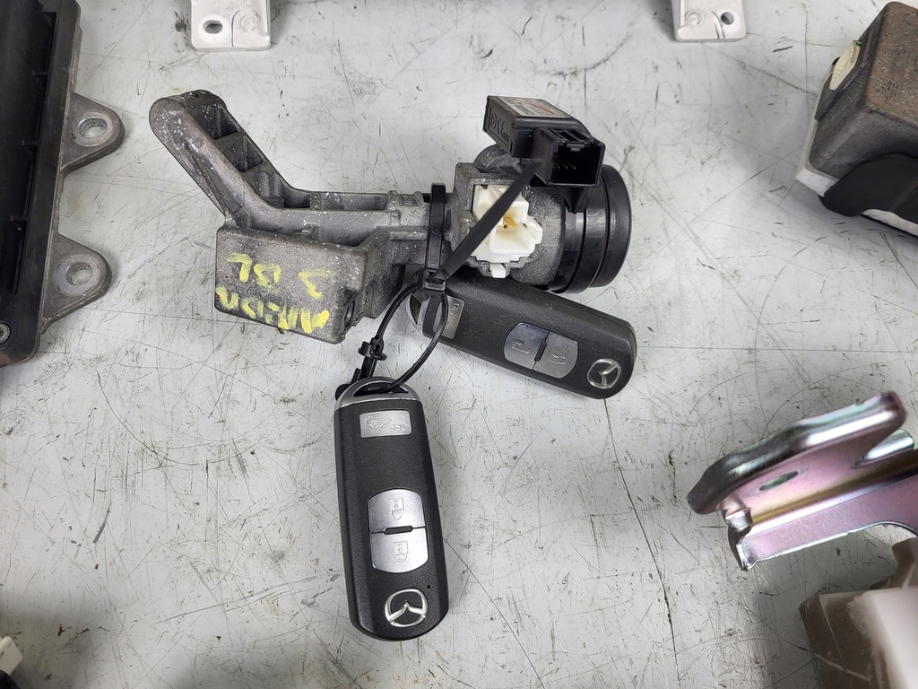 фото №5, Mazda 3 bl 11r mps mzr 2.3 l3 бортовий комп'ютер лічильник ключ комплект