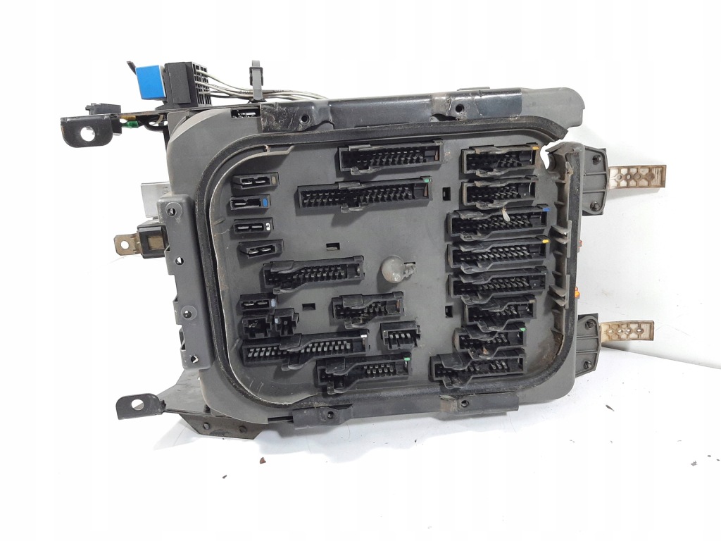 Renault premium 380dci 97r коробка предохранителей 5010232687 Оригинал