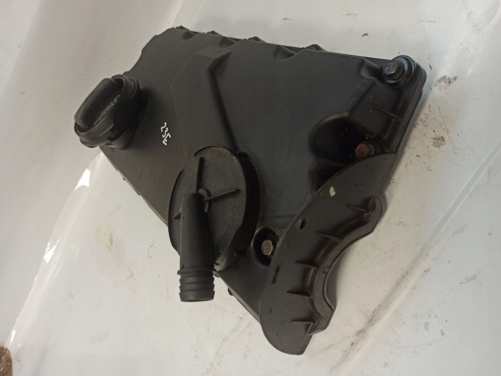 фото №11, Audi a3 8p 1.9 tdi кришка клапанів 038103475n