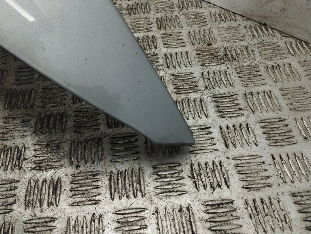 Jeep cherokee 2015 права сторона крило передній в Україні