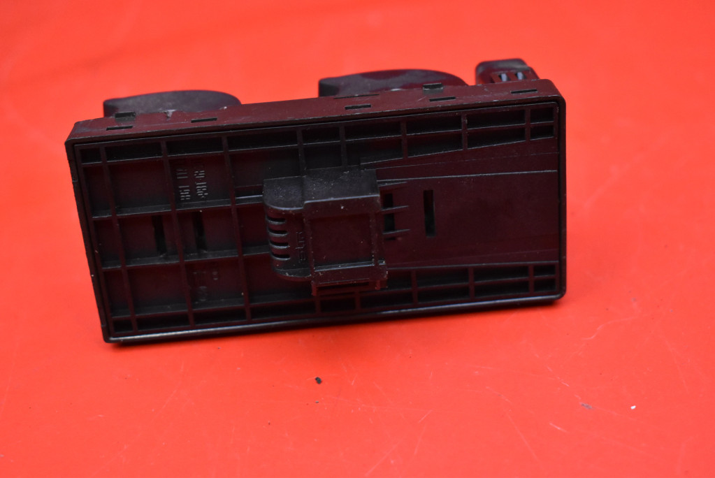 фото №6, Панель керування вікон eu 8e0959851 audi a4 b7 kombi 04-08