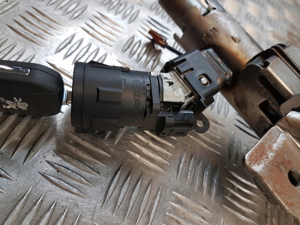 фото №15, Колонка рулевая 9674861877 + замок зажигания ключ peugeot 308 ii t9 16r- eu