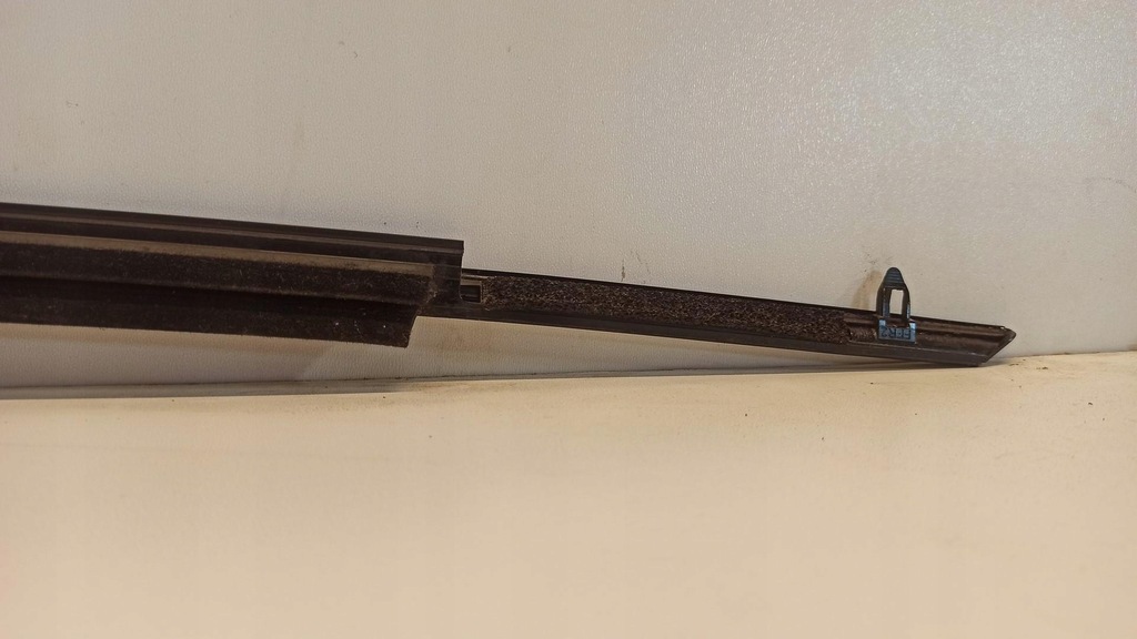 фото №12, Mazda 3 молдинг ущільнювач двері правий перед