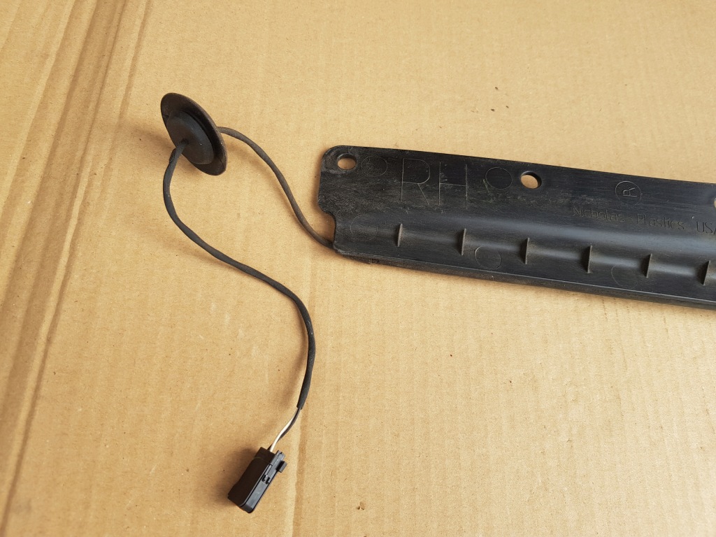 Купить Датчик замыкание крышки задний  правый opel insignia a универсал / исправный 13278375