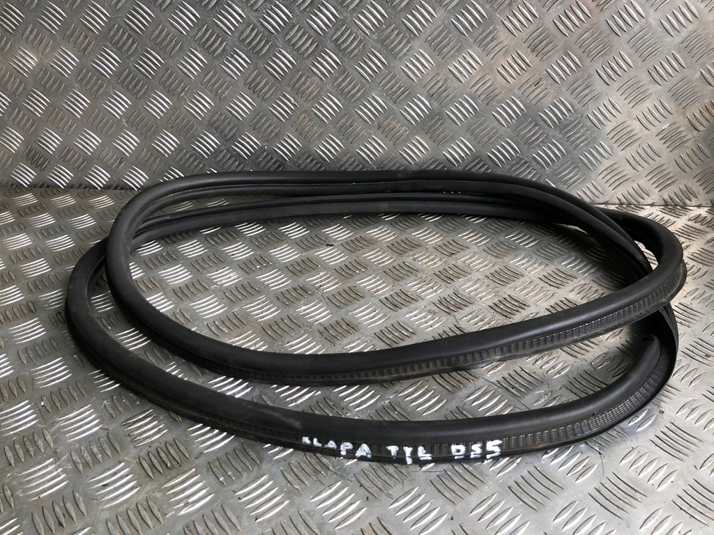 фото №1, Citroen ds5 прокладка кришки багажника лівий 14r