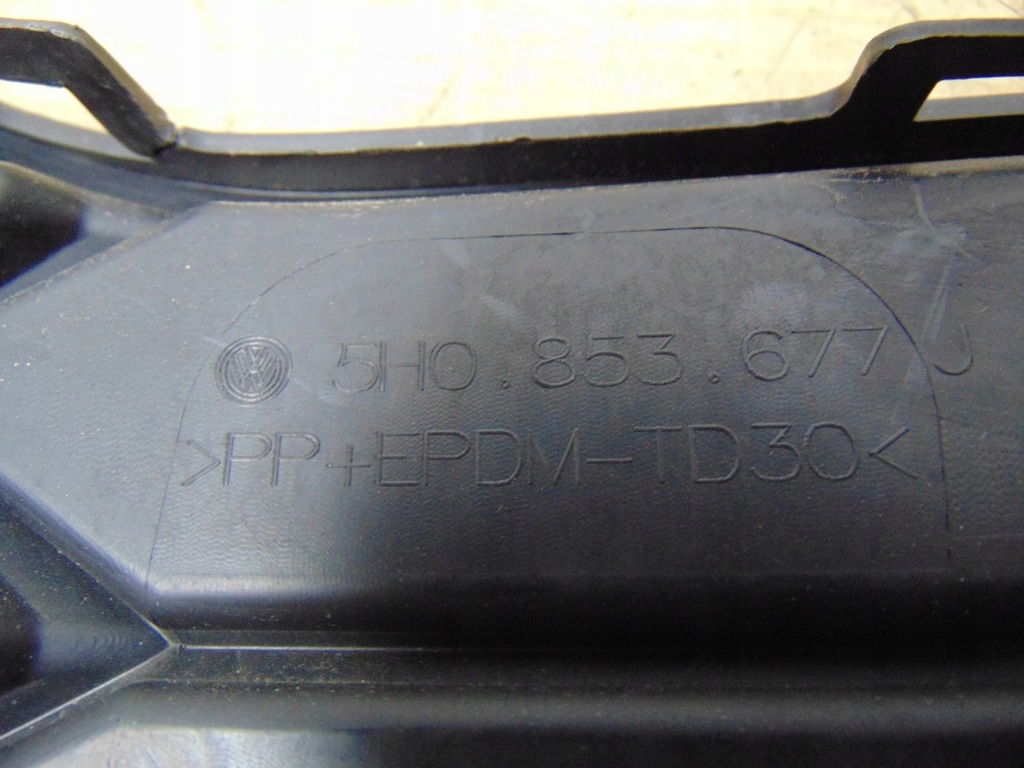 фото №15, Решітка w бампер середня vw golf viii r-line 5h0853677j