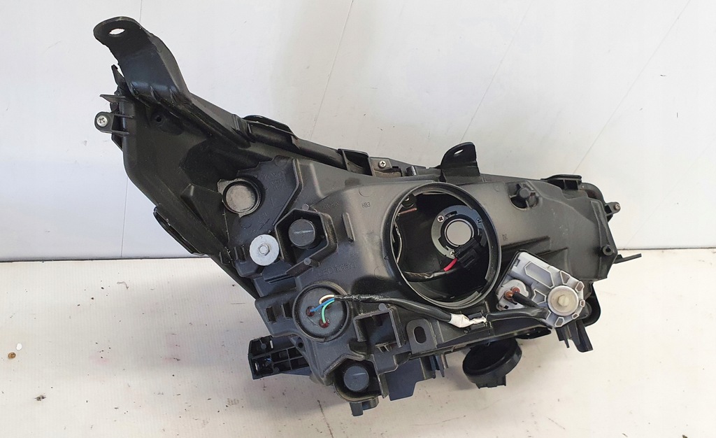 фото №13, Лампа перед левая lexus nx 300h led hb3 org europa